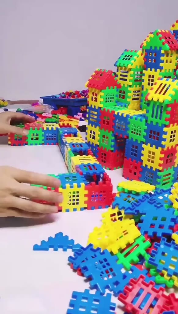 Bloquinhos De Monta Monta Infantil - Montar Casa, Cidades Predios Peças bem Firmes e Coloridas